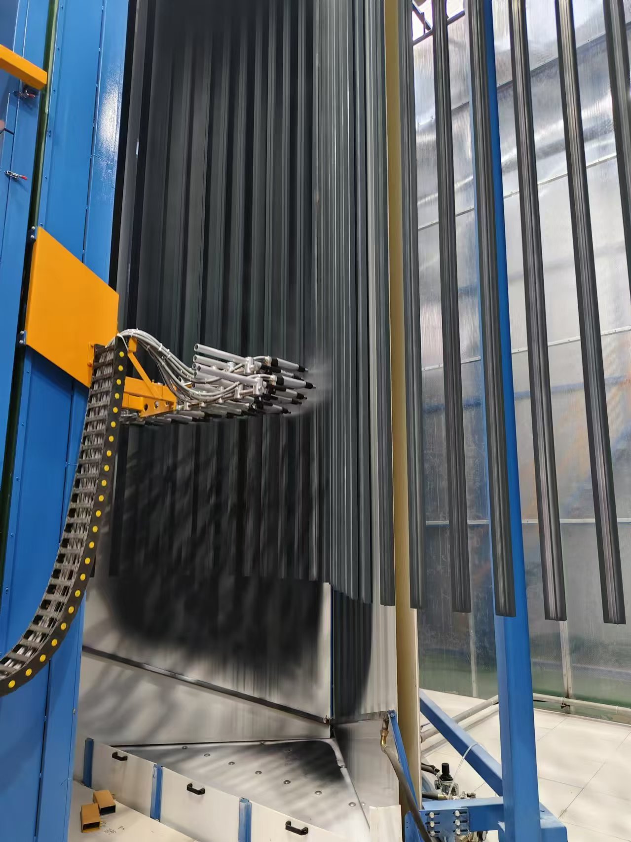 Vertical intelligent automated production line for aluminum profile spraying