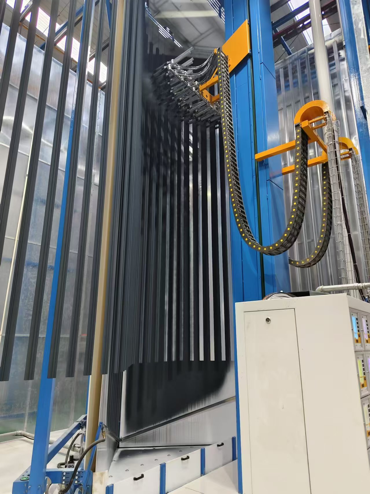 Vertical intelligent automated production line for aluminum profile spraying